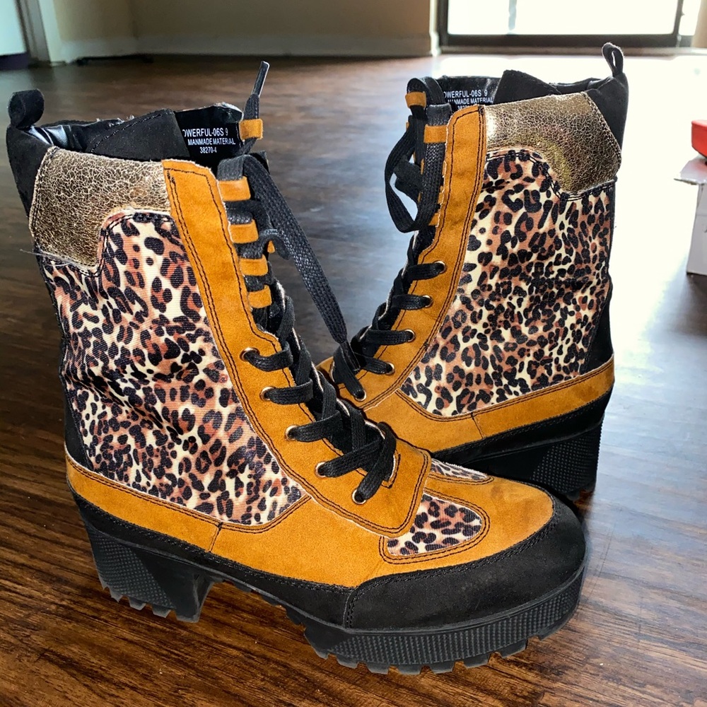 Leopard boots